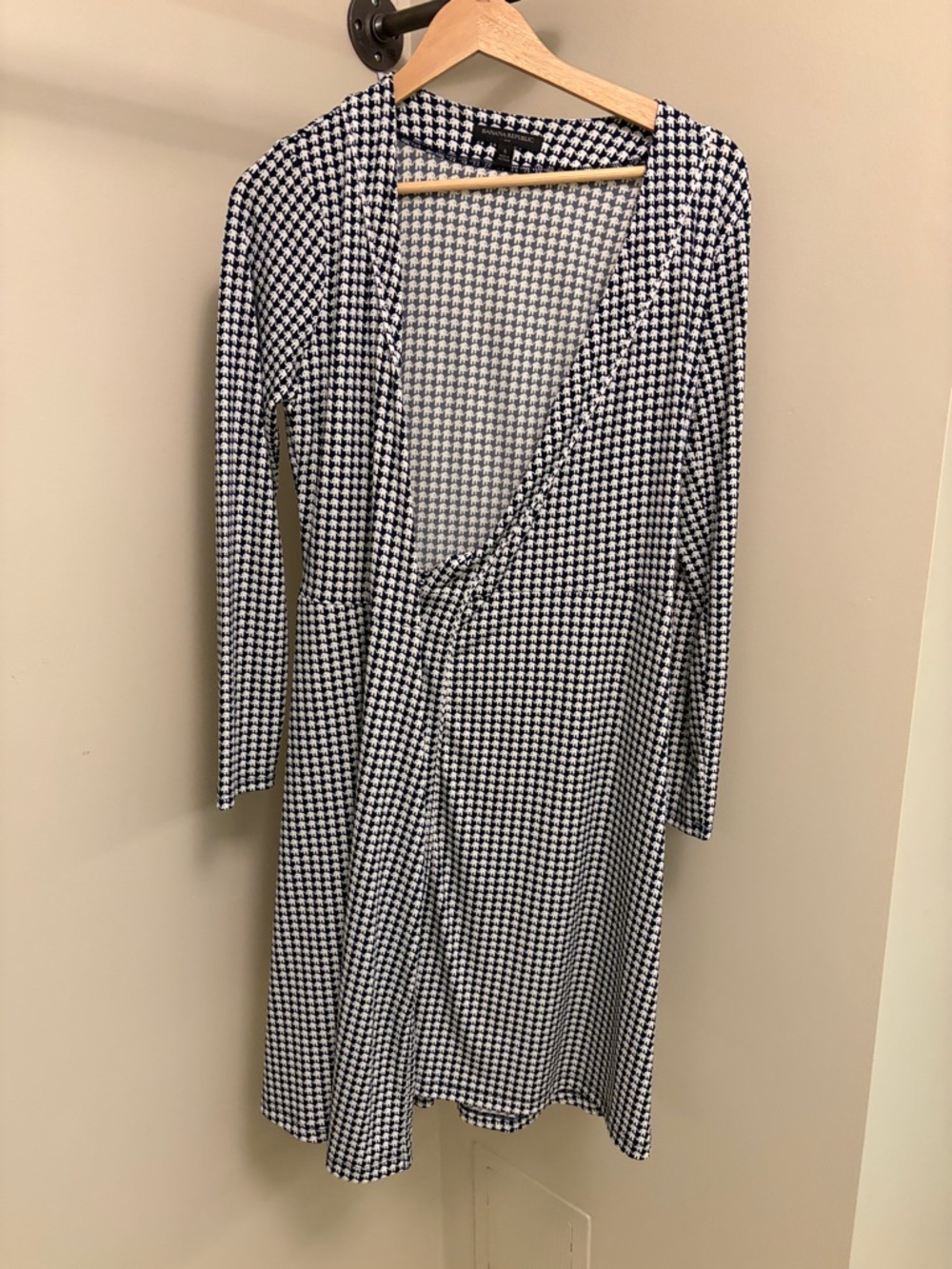 Banana Republic Black & White Houndstooth Wrap Dress